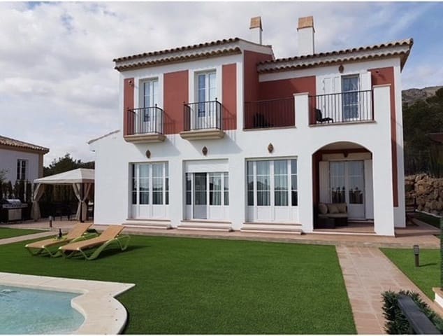 4 bedroom Villa for sale in Benidorm with pool garage - € 810,000 (Ref: 7659263)