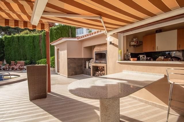 5 soverom Villa til salgs i Moraira med svømmebasseng garasje - € 1 365 000 (Ref: 7689491)