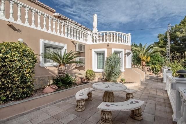 5 soverom Villa til salgs i Moraira, Teulada-Moraira med svømmebasseng garasje - € 1 365 000 (Ref: 7689491)