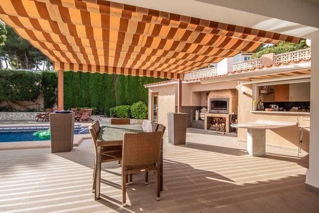 5 soverom Villa til salgs i Moraira, Teulada-Moraira med svømmebasseng garasje - € 1 365 000 (Ref: 7689491)