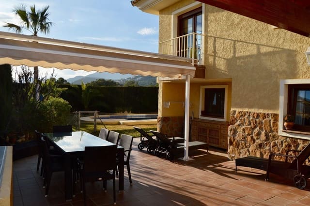 5 bedroom Villa for sale in La Nucia with pool garage - € 840,000 (Ref: 7731169)