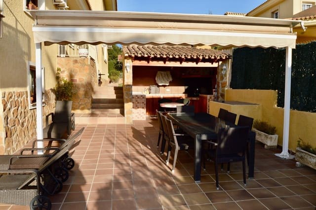 5 bedroom Villa for sale in La Nucia with pool garage - € 840,000 (Ref: 7731169)