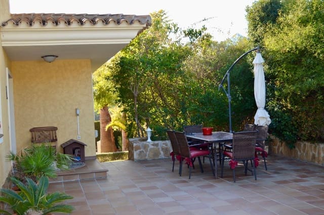 5 bedroom Villa for sale in La Nucia with pool garage - € 840,000 (Ref: 7731169)