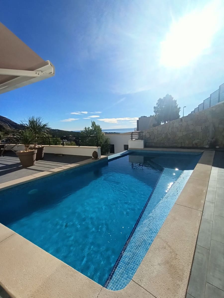3 bedroom Villa for sale in Altea with pool garage - € 830,000 (Ref: 7847200)