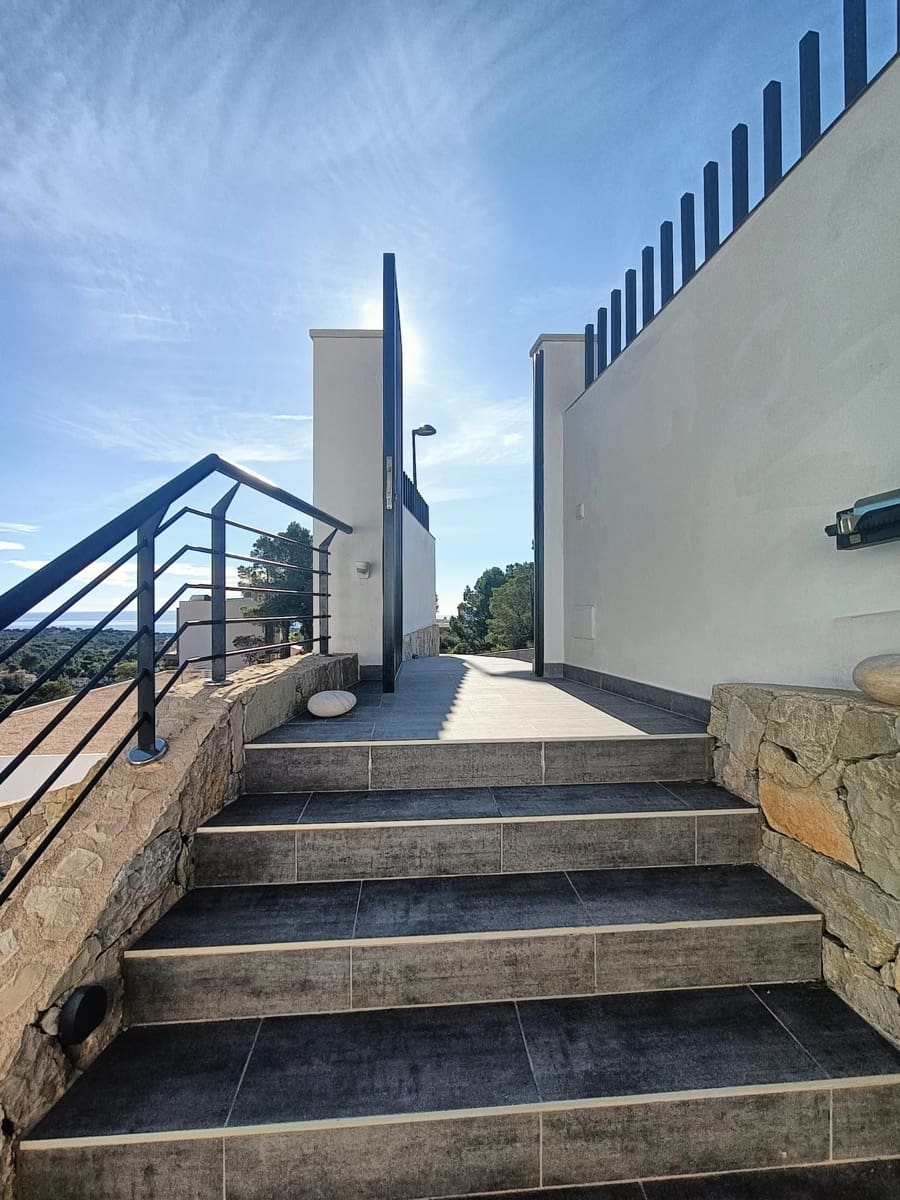 3 bedroom Villa for sale in Altea with pool garage - € 830,000 (Ref: 7847200)