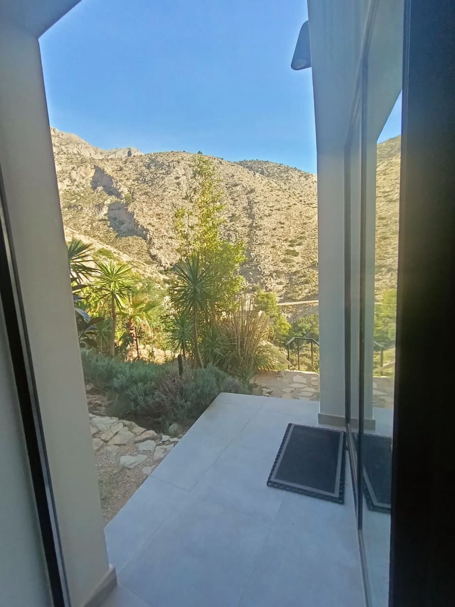 3 bedroom Villa for sale in Altea with pool garage - € 830,000 (Ref: 7847200)