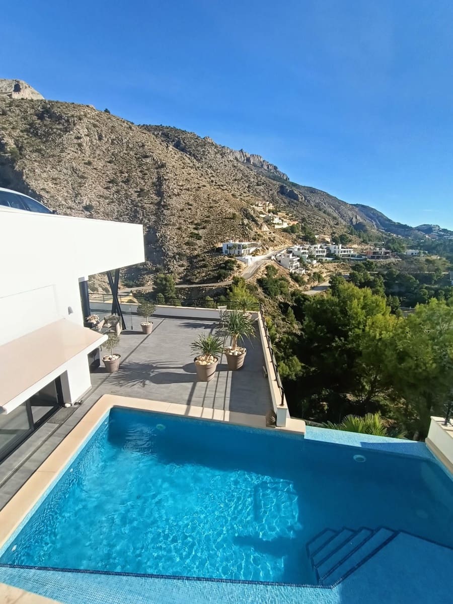 3 bedroom Villa for sale in Altea with pool garage - € 830,000 (Ref: 7847200)