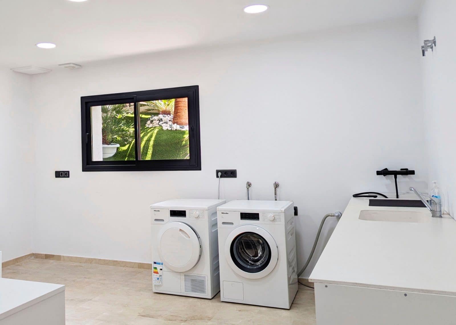 5 soverom Villa til salgs i Altea med svømmebasseng garasje - € 2 450 000 (Ref: 7979027)