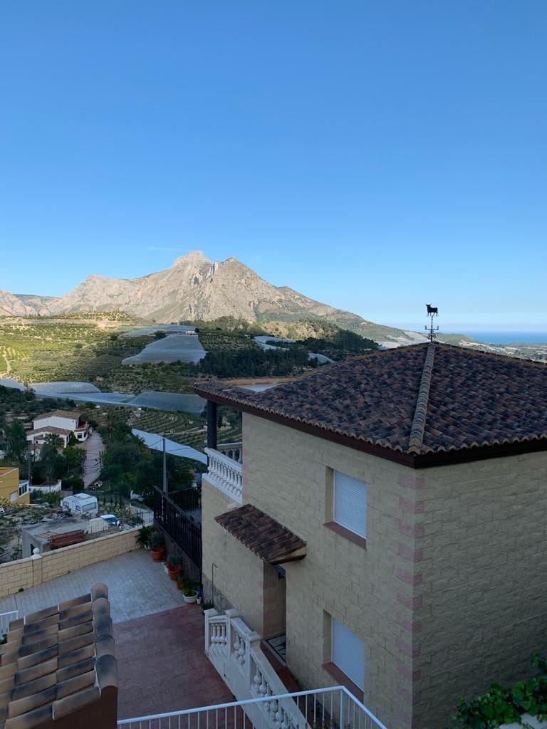 4 soveværelse Villa til salg i Callosa d'En Sarria med swimmingpool garage - € 420.000 (Ref: 8050805)