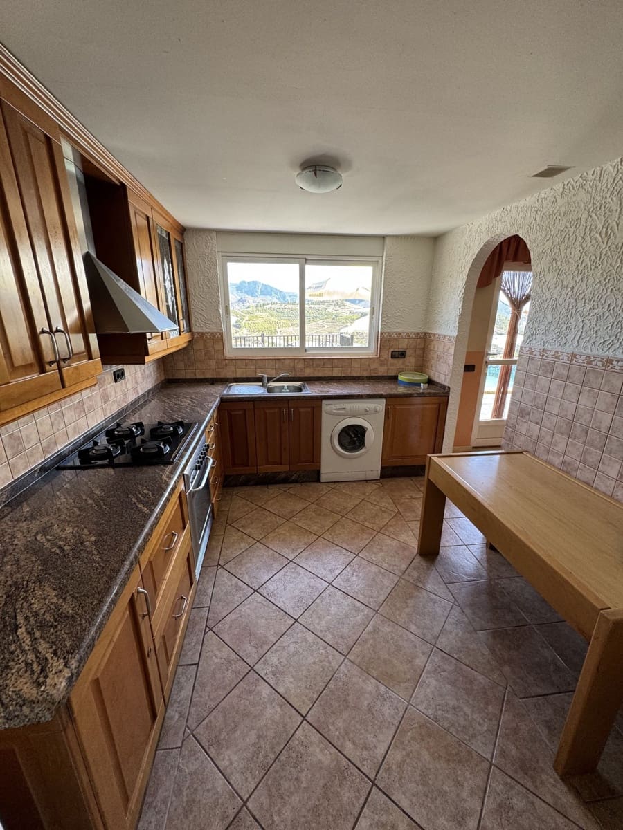 4 soveværelse Villa til salg i Callosa d'En Sarria med swimmingpool garage - € 420.000 (Ref: 8050805)