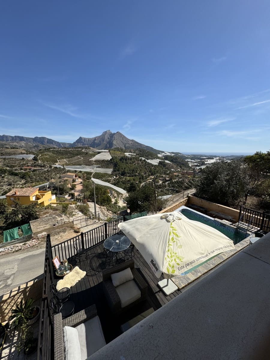 4 soveværelse Villa til salg i Callosa d'En Sarria med swimmingpool garage - € 420.000 (Ref: 8050805)