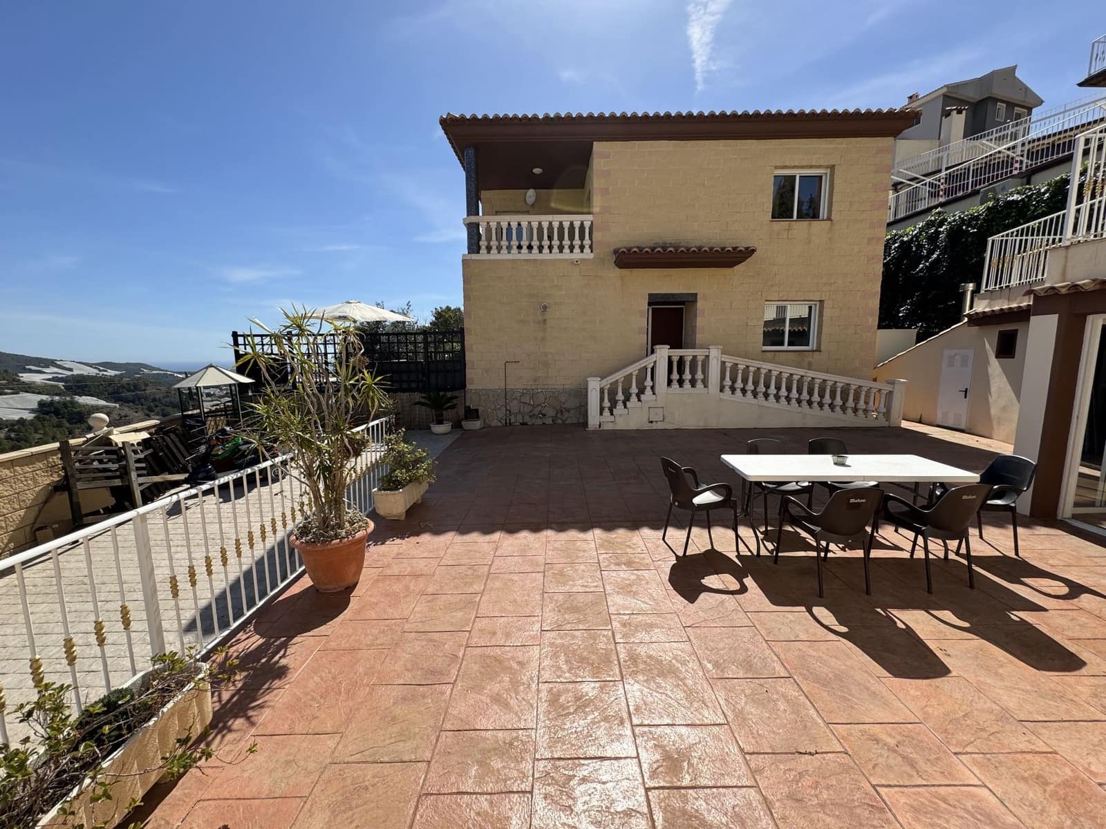 4 soveværelse Villa til salg i Callosa d'En Sarria med swimmingpool garage - € 420.000 (Ref: 8050805)
