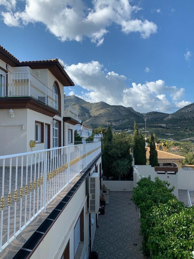 2 quarto Moradia para venda em Callosa d'En Sarria com piscina garagem - 674 000 € (Ref: 8050806)