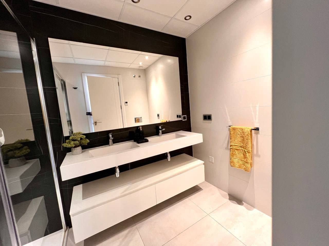 3 slaapkamer Appartement te koop in Benidorm met zwembad garage - € 700.000 (Ref: 8062981)