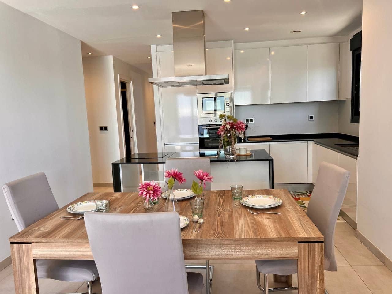 3 slaapkamer Appartement te koop in Benidorm met zwembad garage - € 700.000 (Ref: 8062981)