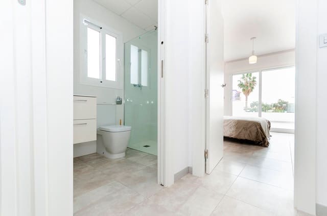 3 soveværelse Villa til salg i Torrevieja med swimmingpool garage - € 424.000 (Ref: 8065290)