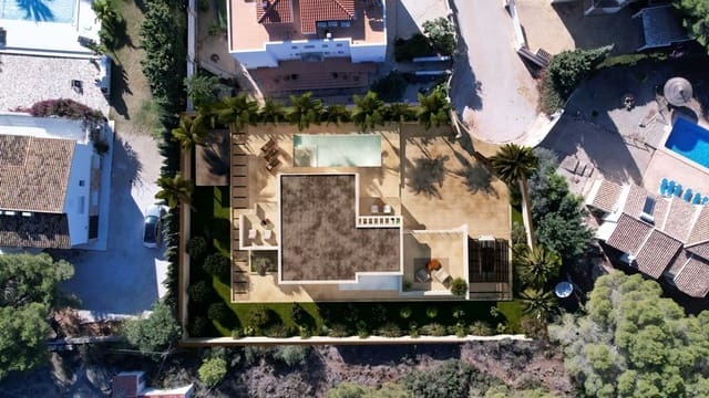 4 soveværelse Villa til salg i Calpe / Calp med swimmingpool garage - € 1.050.000 (Ref: 8315748)