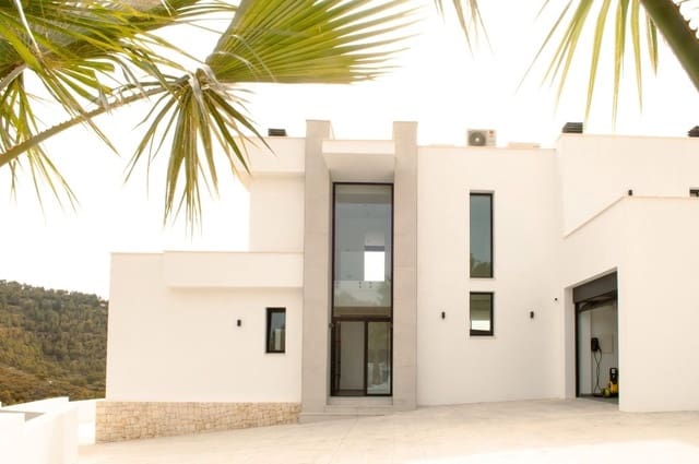 3 soveværelse Villa til salg i Calpe / Calp med swimmingpool garage - € 1.350.000 (Ref: 8315749)