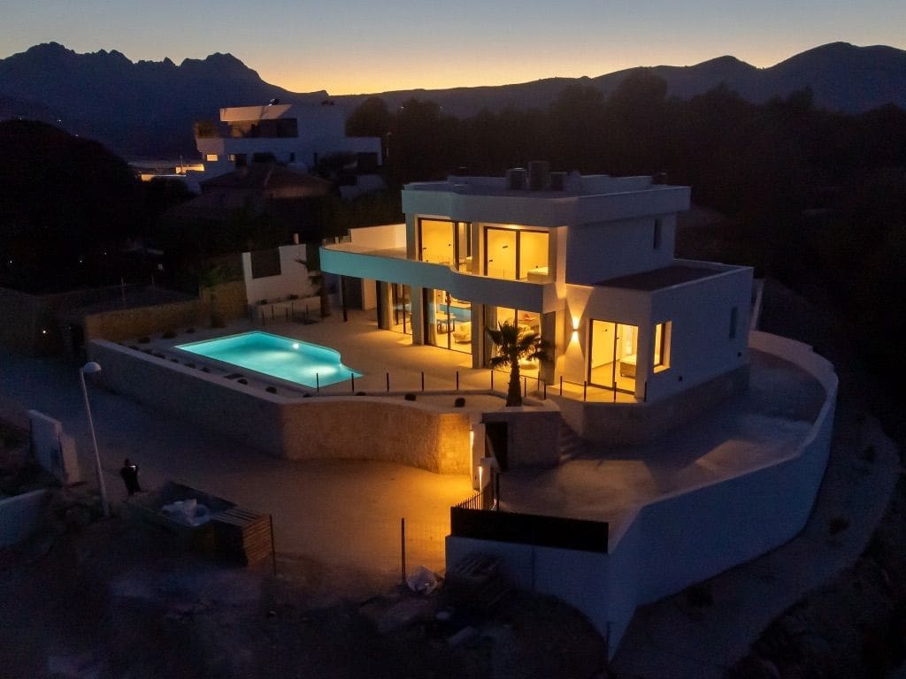 3 soveværelse Villa til salg i Calpe / Calp med swimmingpool garage - € 1.350.000 (Ref: 8315749)