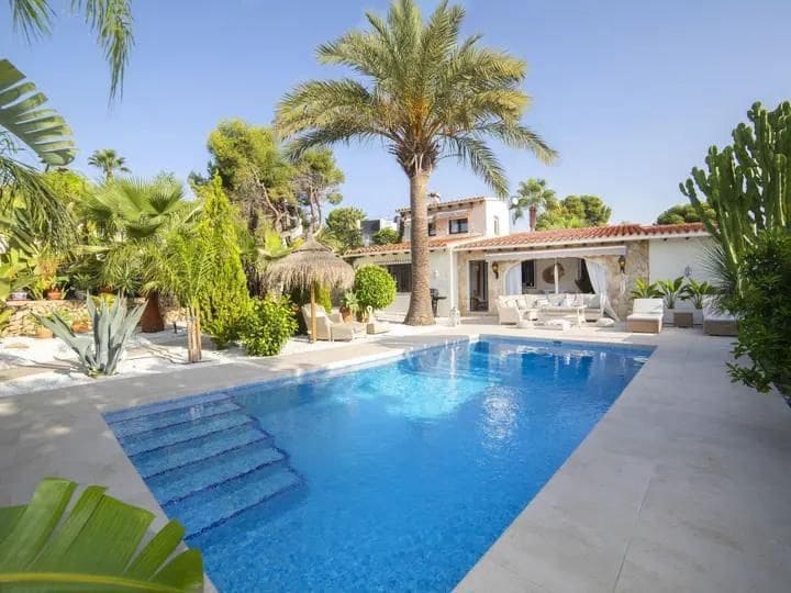 5 bedroom Villa for sale in Calpe / Calp with pool garage - € 690,000 (Ref: 8331331)