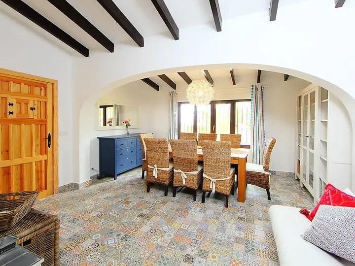 5 bedroom Villa for sale in Calpe / Calp with pool garage - € 690,000 (Ref: 8331331)