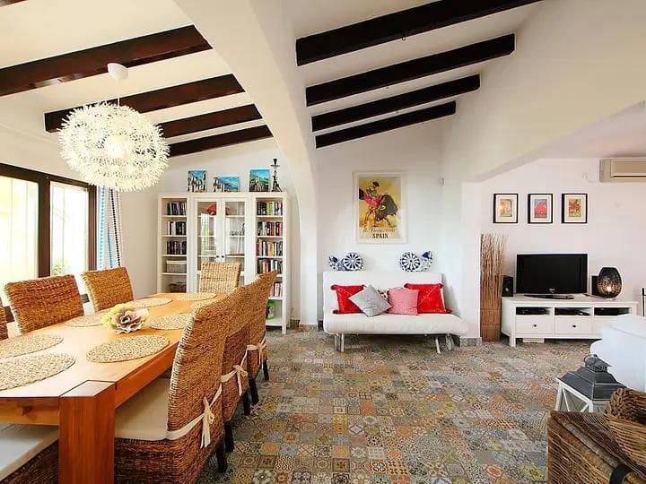 5 bedroom Villa for sale in Calpe / Calp with pool garage - € 690,000 (Ref: 8331331)