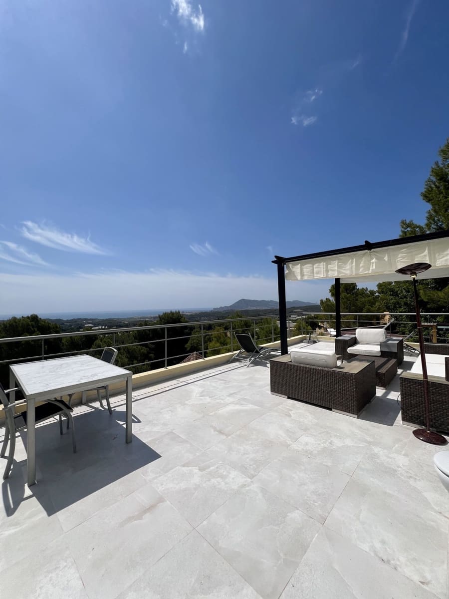 4 bedroom Villa for sale in Altea with pool garage - € 3,300,000 (Ref: 8390846)
