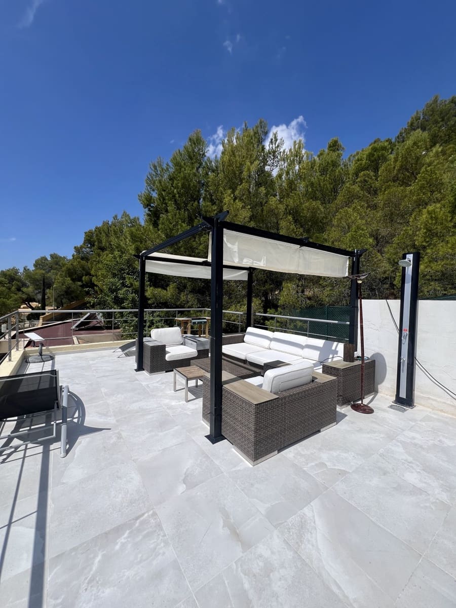 4 bedroom Villa for sale in Altea with pool garage - € 3,300,000 (Ref: 8390846)