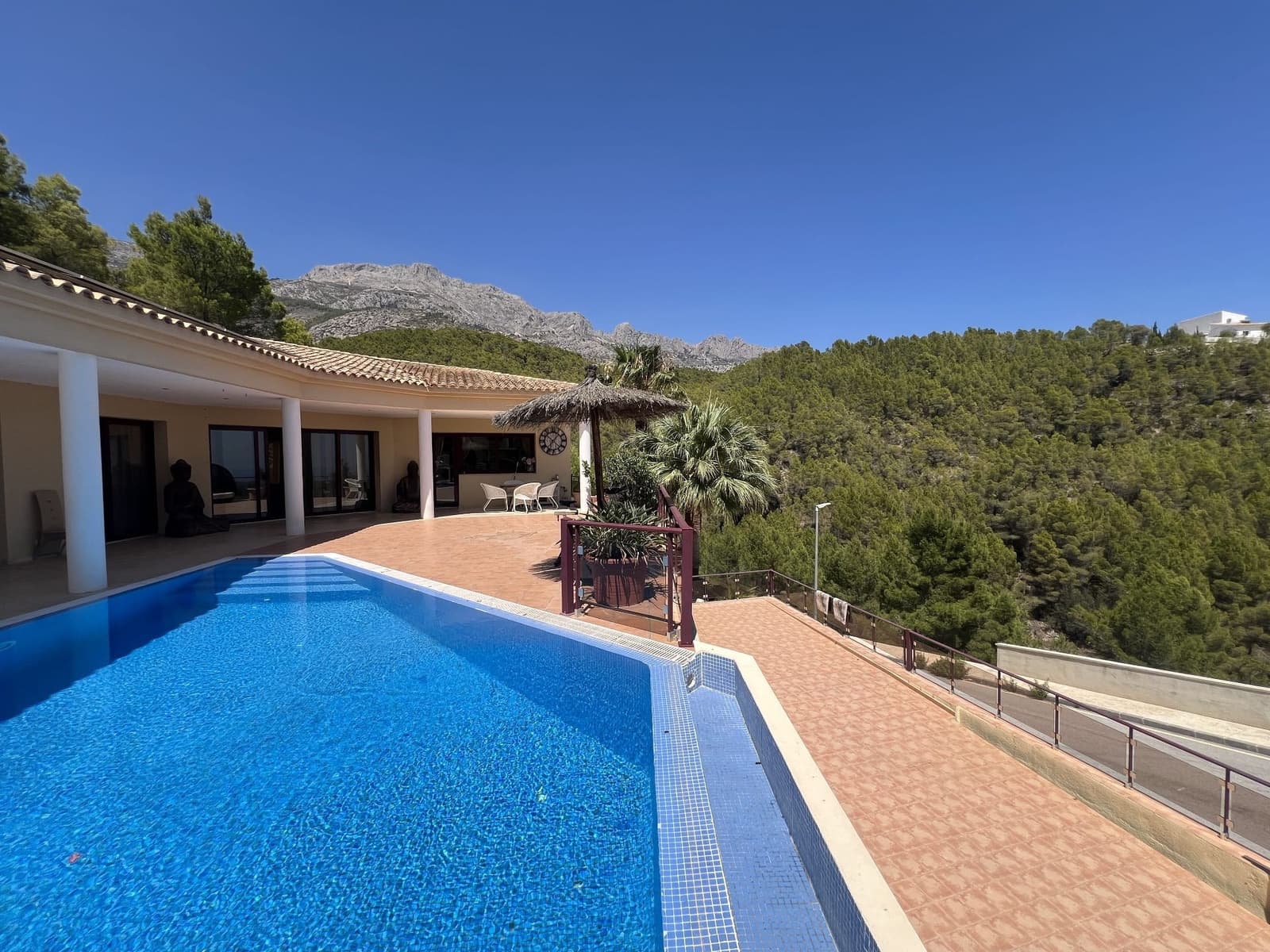 4 bedroom Villa for sale in Altea with pool garage - € 3,300,000 (Ref: 8390846)