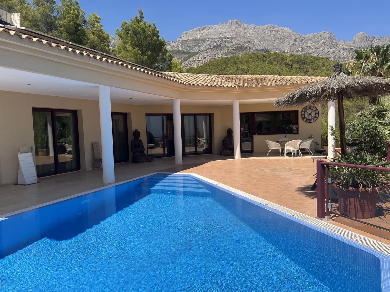 4 bedroom Villa for sale in Altea with pool garage - € 3,300,000 (Ref: 8390846)