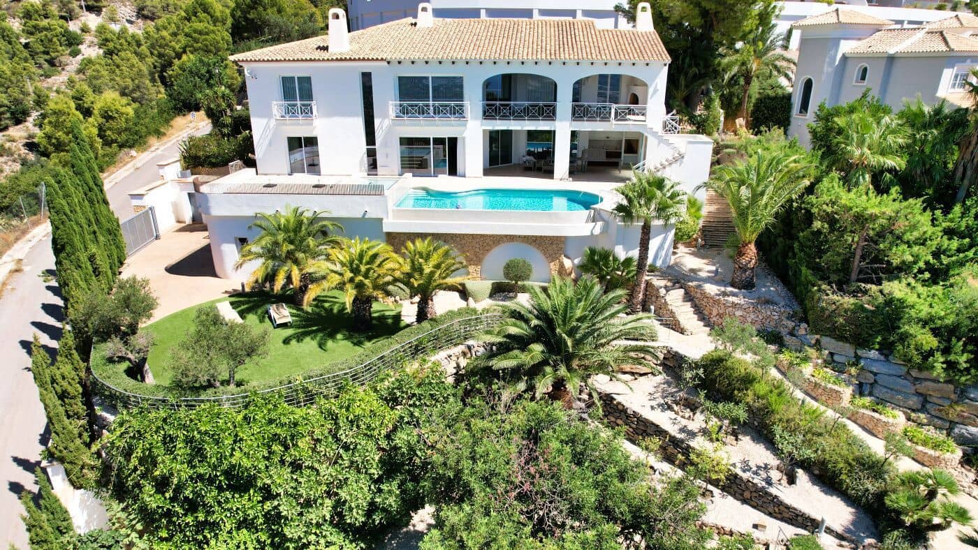 8 bedroom Villa for sale in Altea with pool garage - € 2,650,000 (Ref: 8862370)