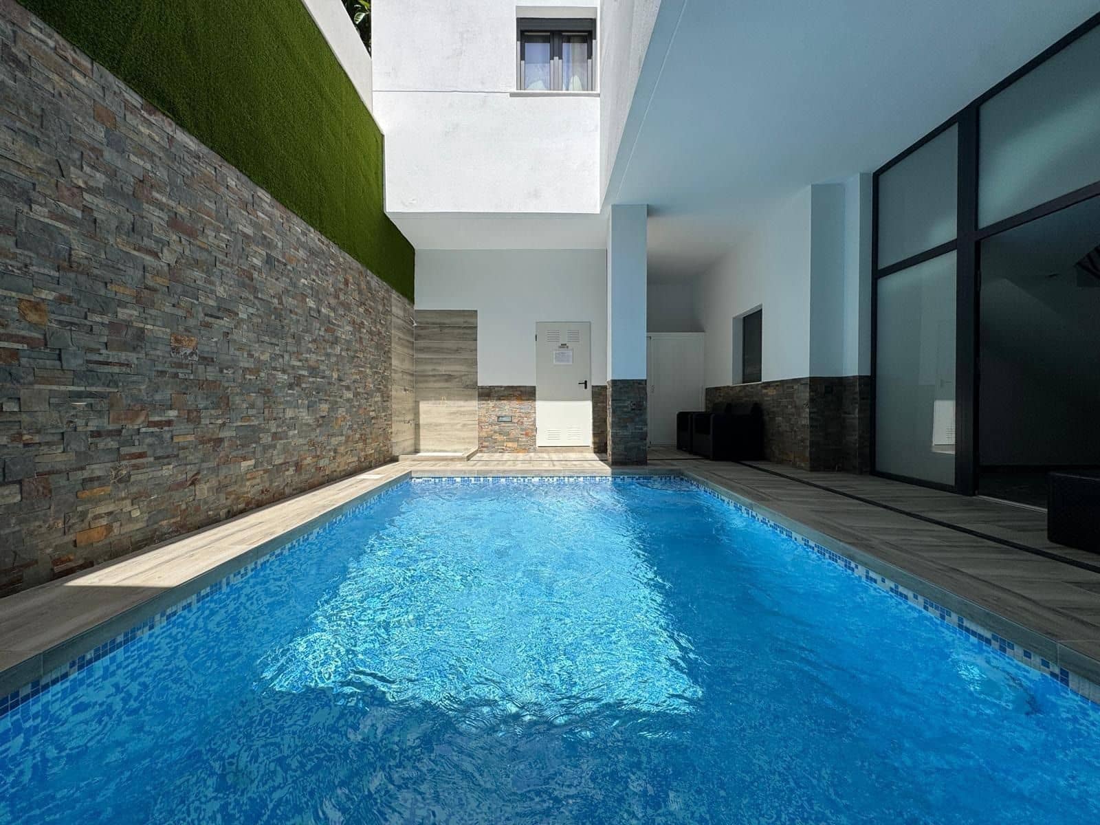 2 sypialnia Penthouse na sprzedaż w Torrevieja z basenem - 390 000 € (Ref: 9148860)