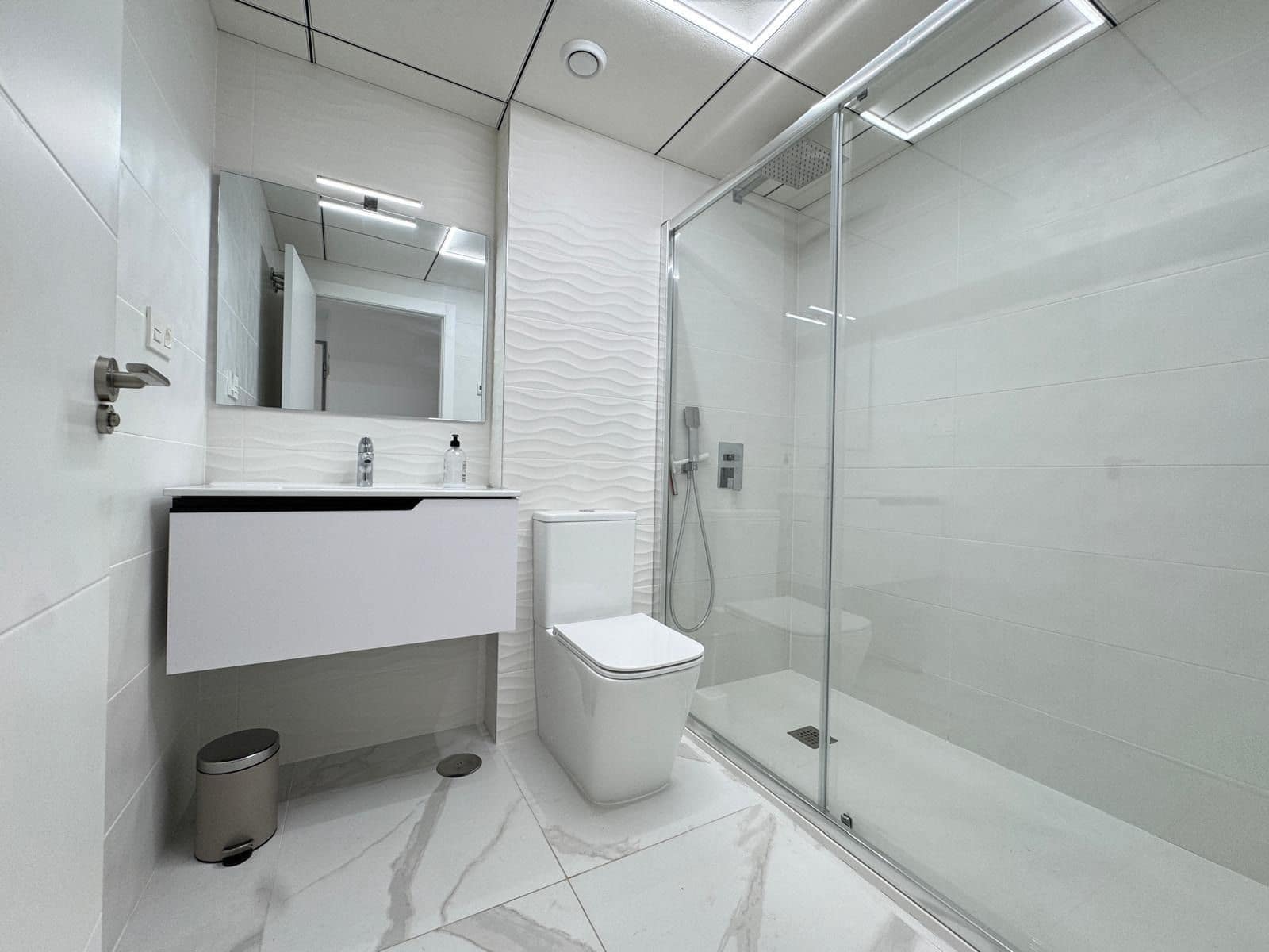 2 sypialnia Penthouse na sprzedaż w Torrevieja z basenem - 390 000 € (Ref: 9148860)