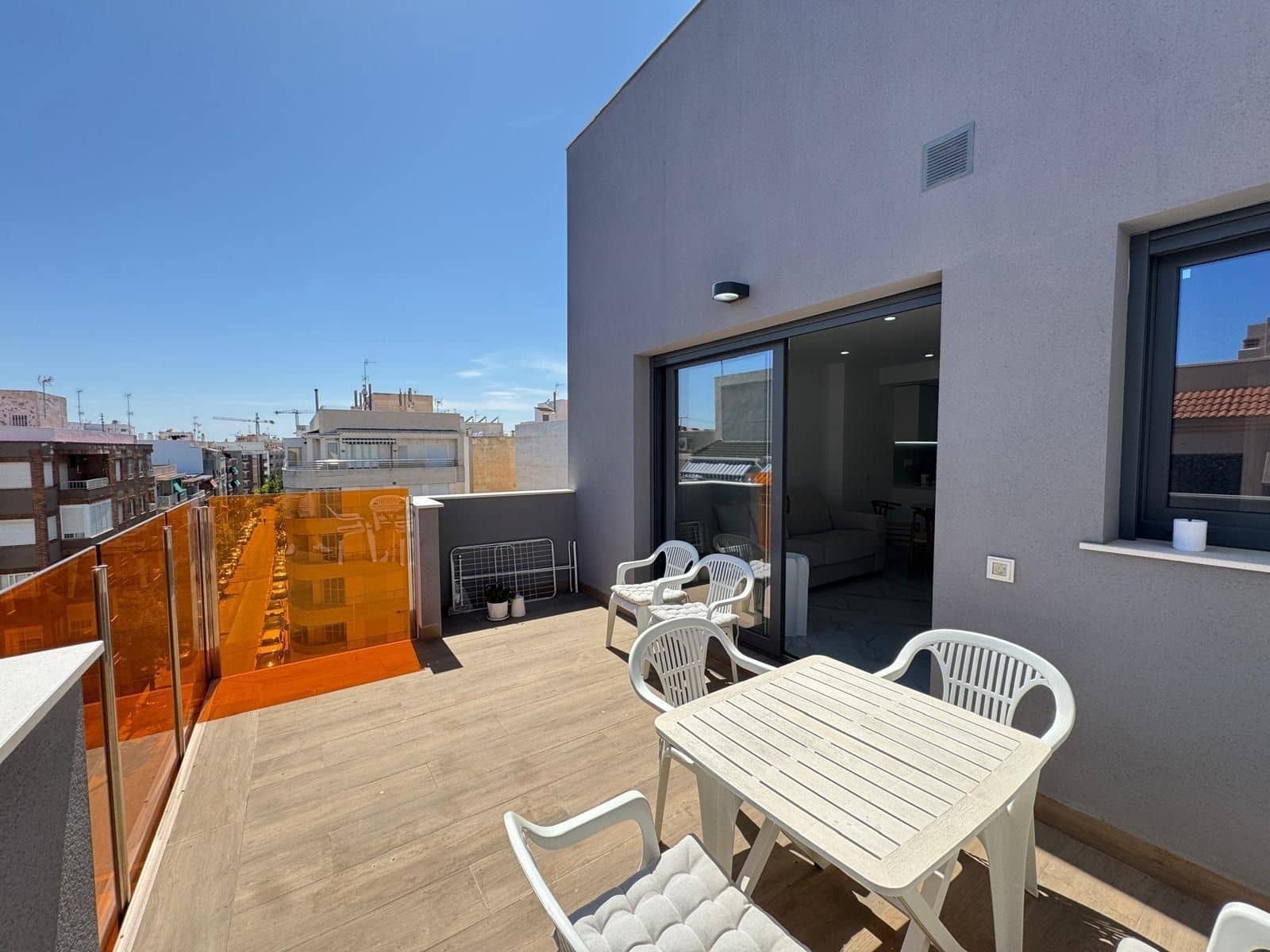 2 sypialnia Penthouse na sprzedaż w Torrevieja z basenem - 390 000 € (Ref: 9148860)