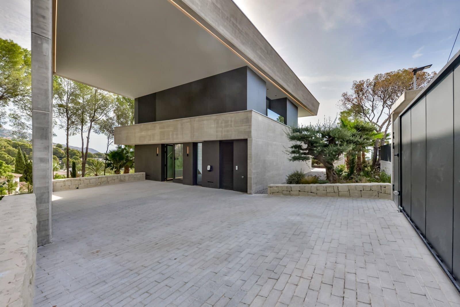 4 bedroom Villa for sale in Altea with pool garage - € 2,345,000 (Ref: 9864041)