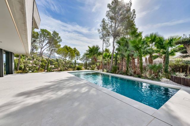 4 bedroom Villa for sale in Altea with pool garage - € 2,345,000 (Ref: 9864041)