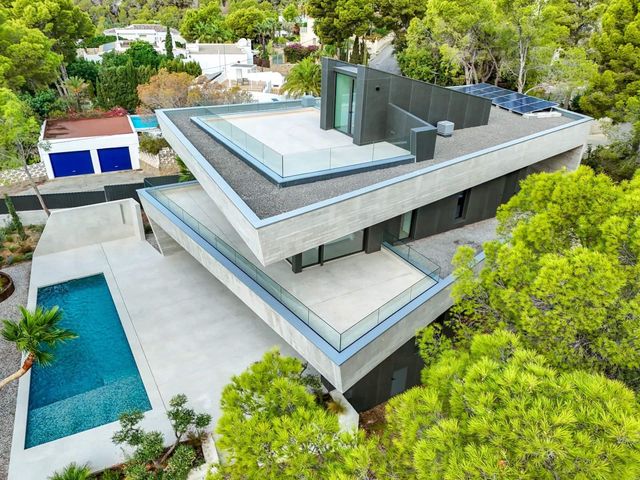 4 bedroom Villa for sale in Altea with pool garage - € 2,345,000 (Ref: 9864041)