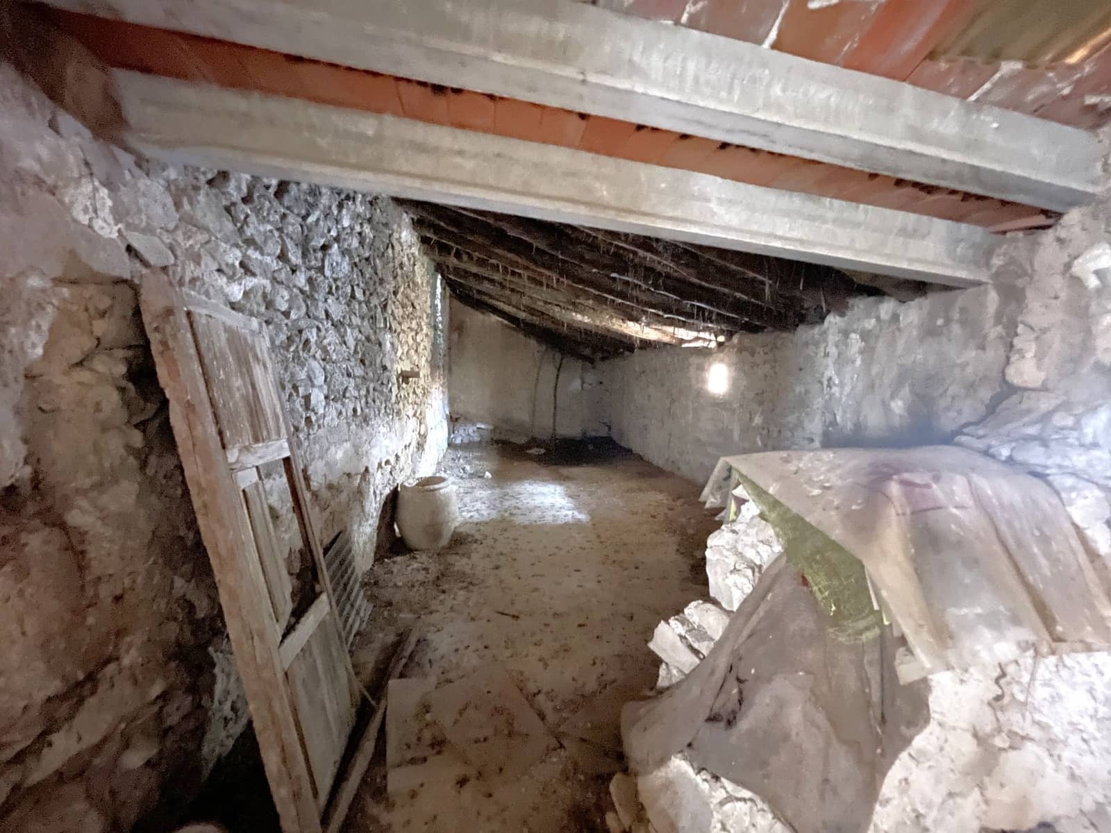 7 soverom Hus til salgs i Confrides - € 55 000 (Ref: 10174365)