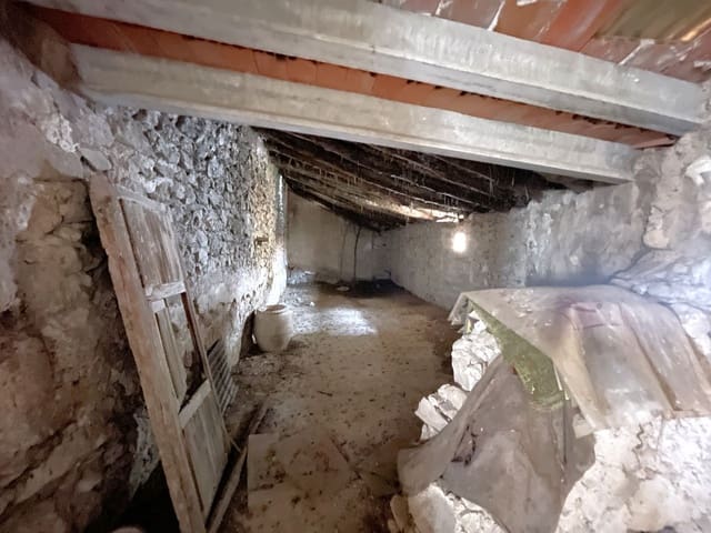 Casa de 7 habitaciones en Confrides en venta - 55.000 € (Ref: 10174365)