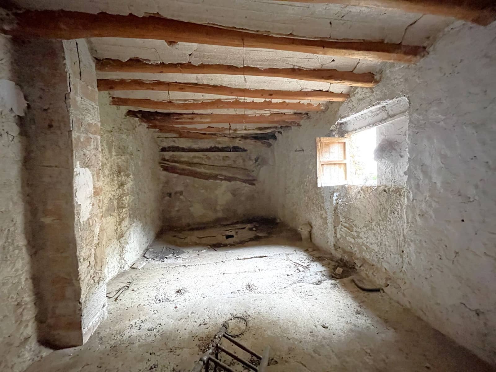 7 soverom Hus til salgs i Confrides - € 55 000 (Ref: 10174365)