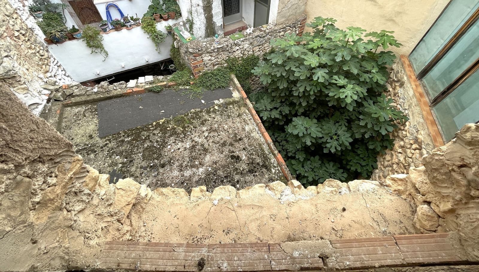 7 soverom Hus til salgs i Confrides - € 55 000 (Ref: 10174365)