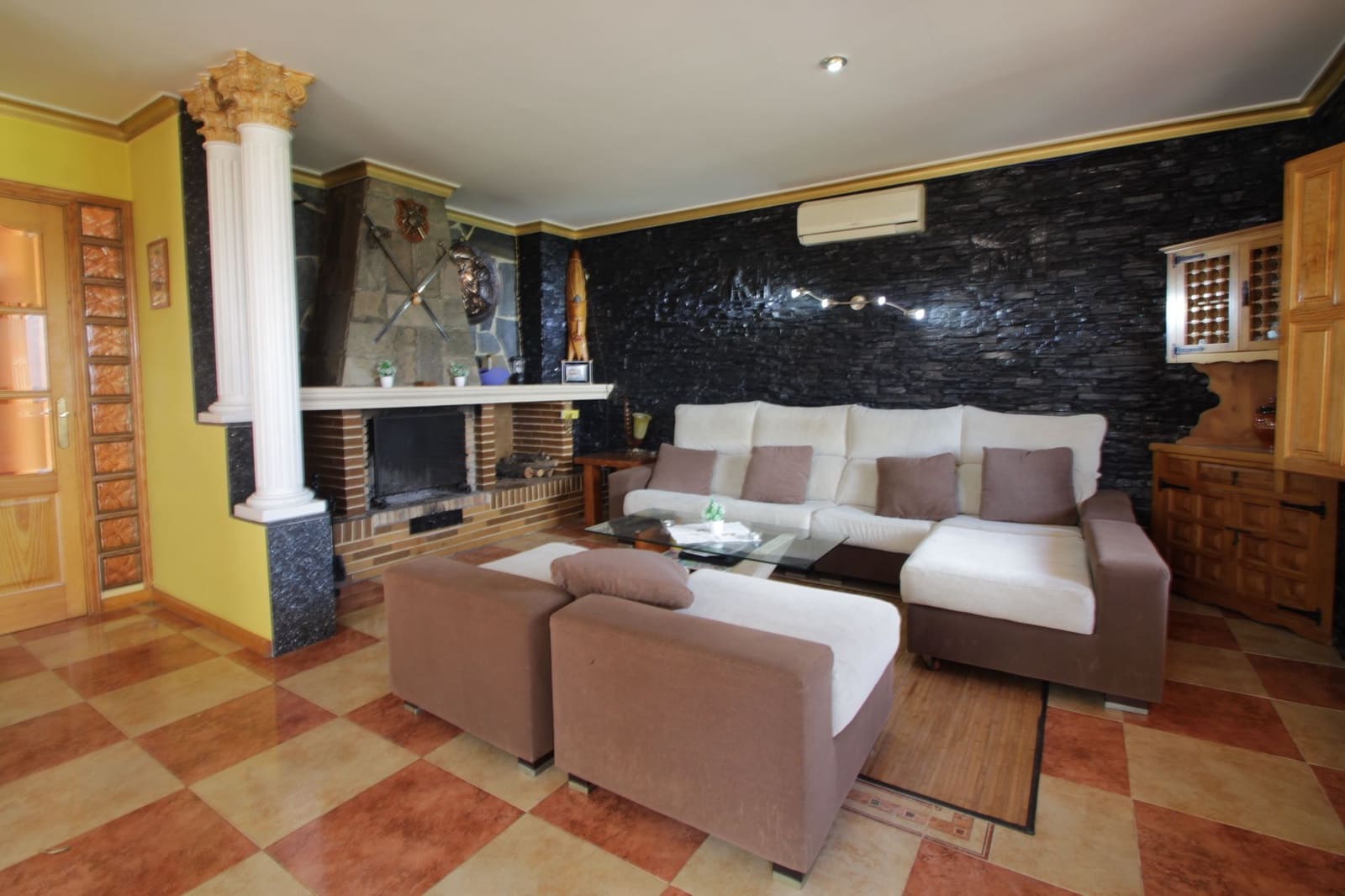 5 soveværelse Villa til salg i Confrides med swimmingpool - € 380.000 (Ref: 6312175)