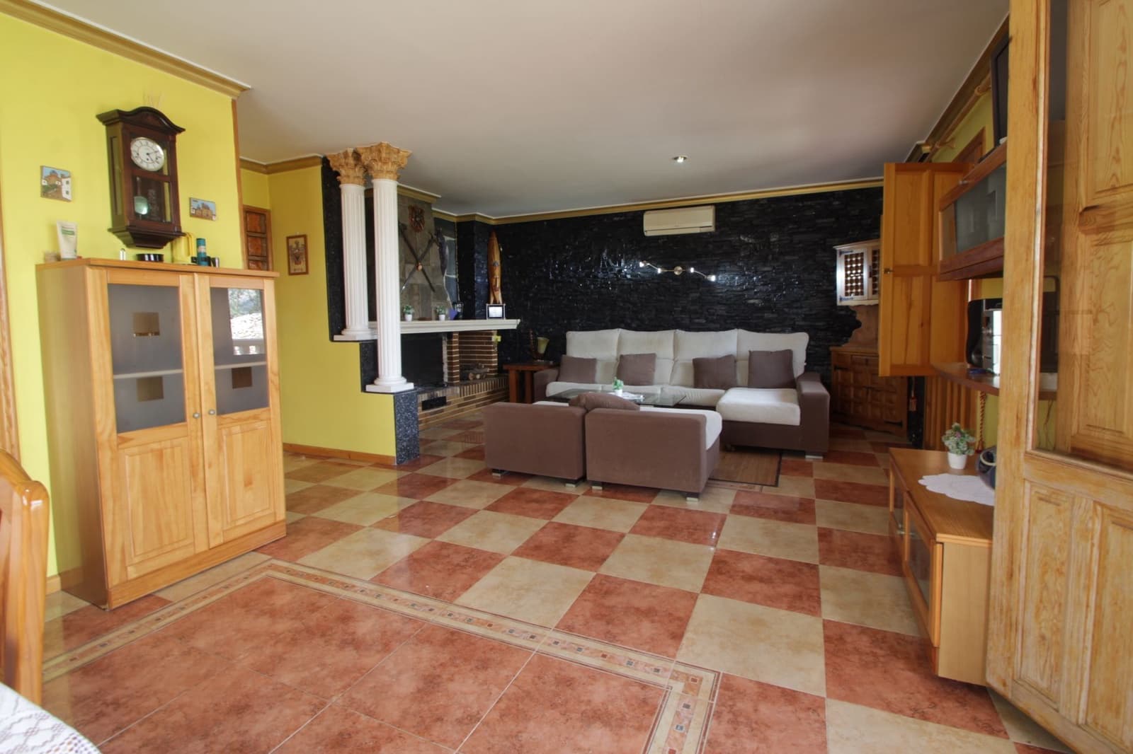 5 soveværelse Villa til salg i Confrides med swimmingpool - € 380.000 (Ref: 6312175)