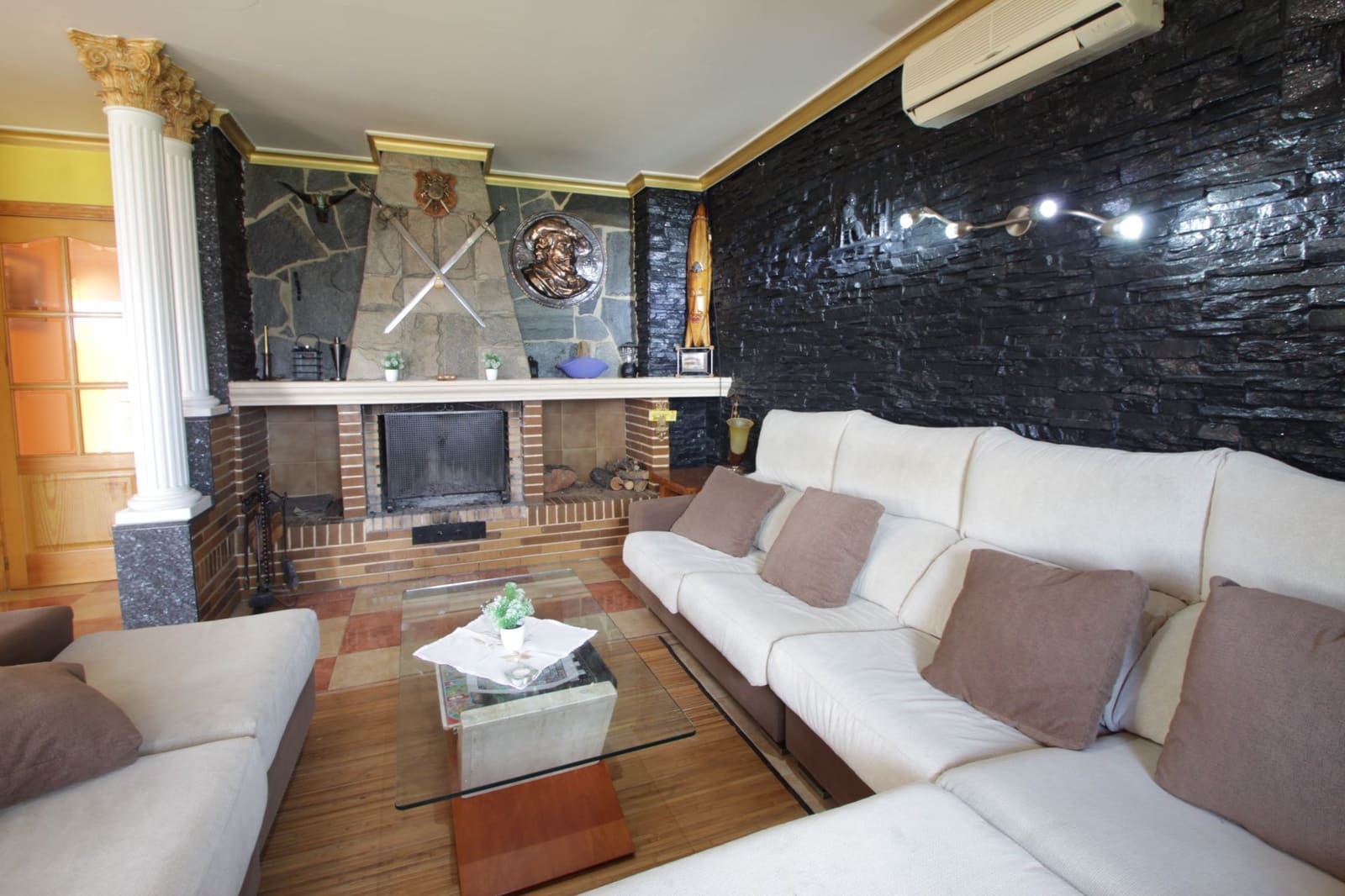 5 soveværelse Villa til salg i Confrides med swimmingpool - € 380.000 (Ref: 6312175)