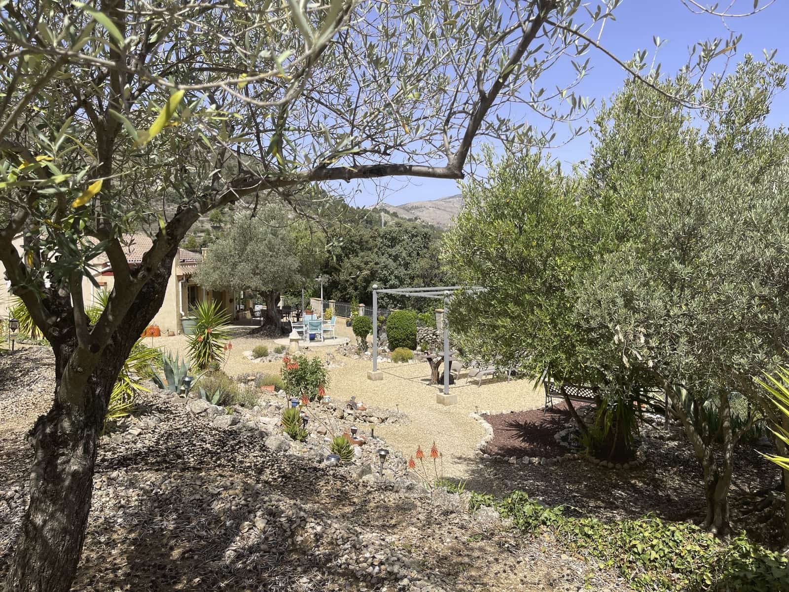 3 soveværelse Villa til salg i Confrides med garage - € 297.000 (Ref: 8438392)