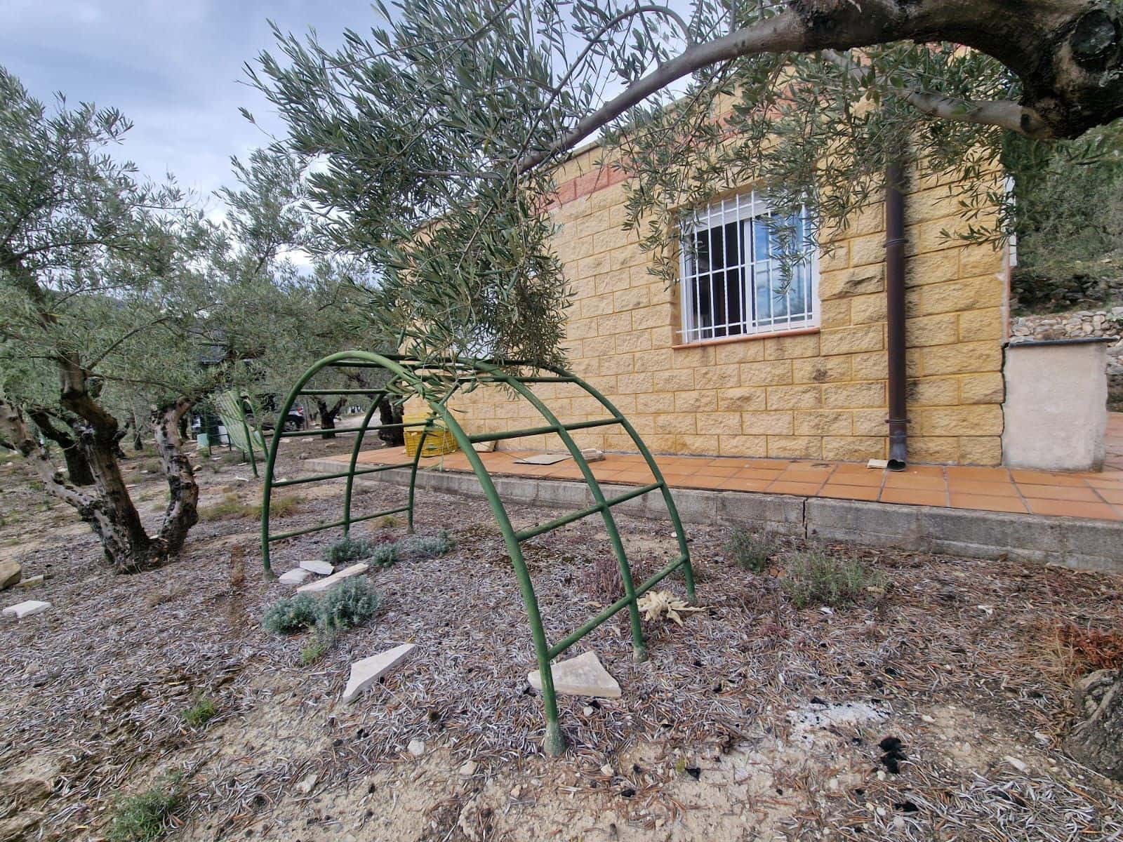 1 bedroom Villa for sale in Confrides with pool garage - € 150,000 (Ref: 8805880)