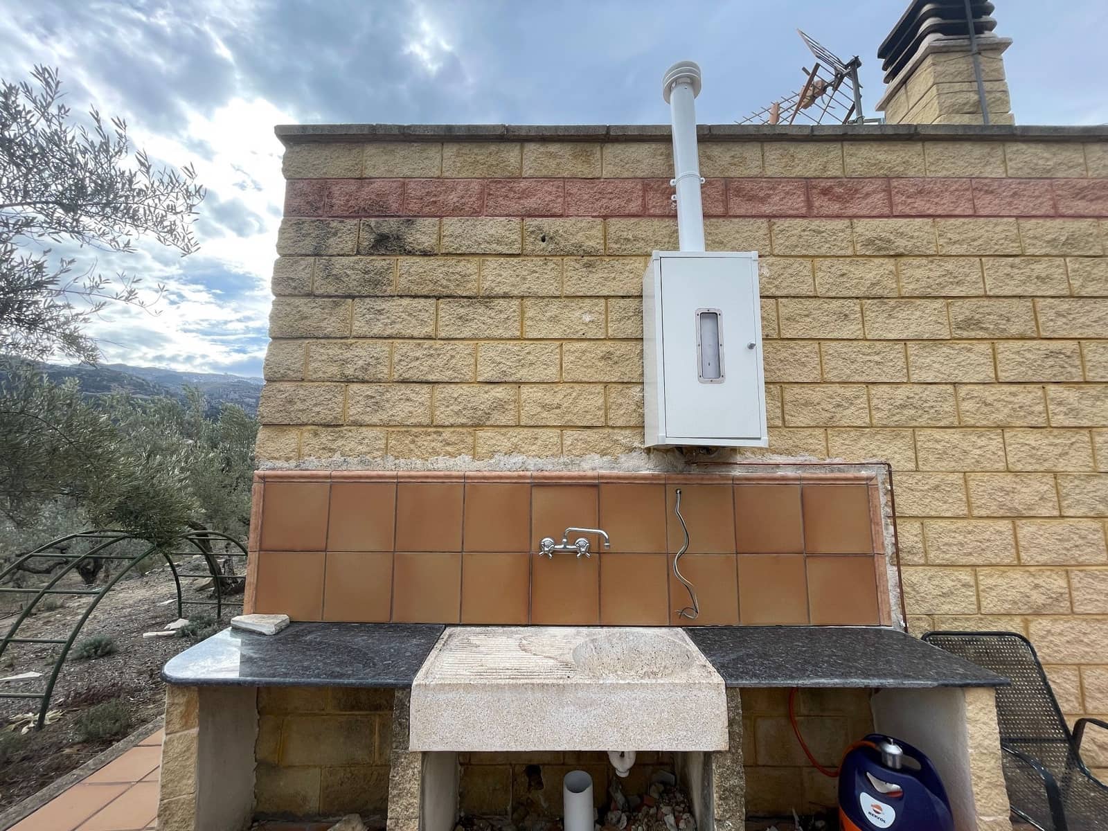 1 bedroom Villa for sale in Confrides with pool garage - € 150,000 (Ref: 8805880)