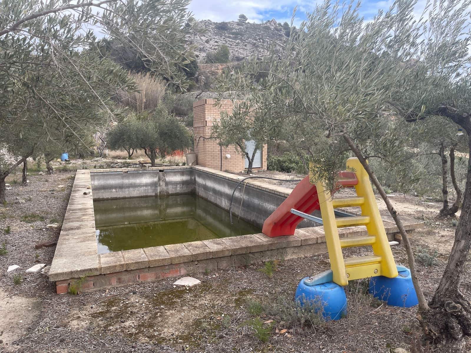 1 bedroom Villa for sale in Confrides with pool garage - € 150,000 (Ref: 8805880)