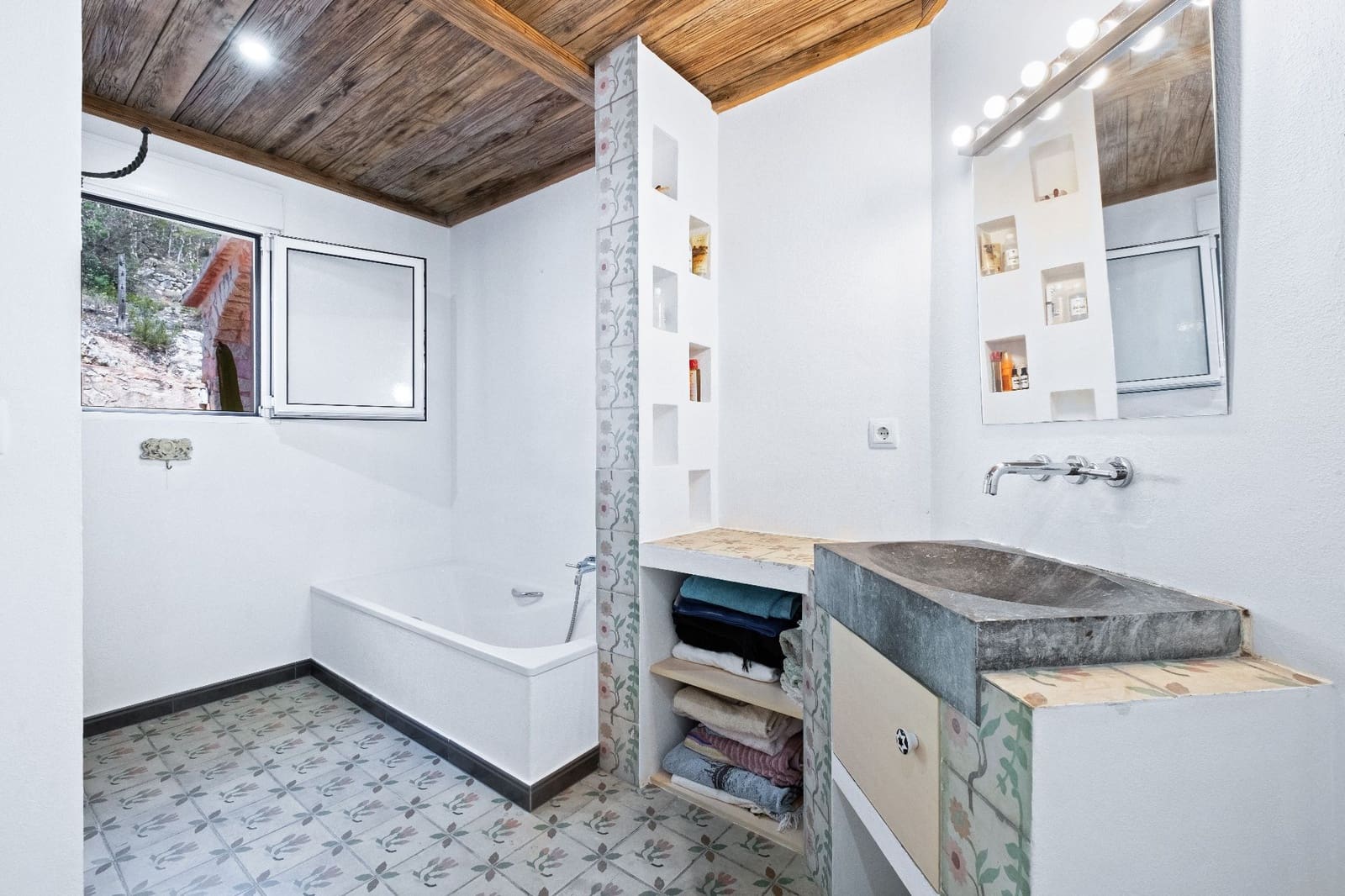 3 bedroom Villa for sale in Guadalest with pool - € 900,000 (Ref: 9447380)