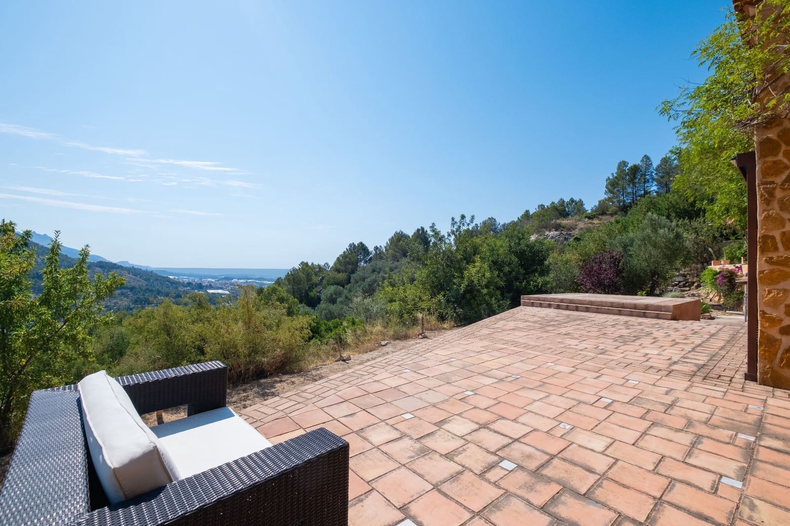 3 bedroom Villa for sale in Guadalest with pool - € 900,000 (Ref: 9447380)